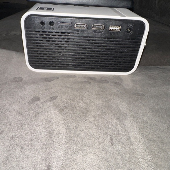 Projector - Picture 4 of 4